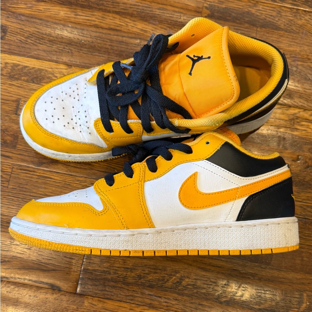 Nike Black and Yellow Jordan’s 6.5